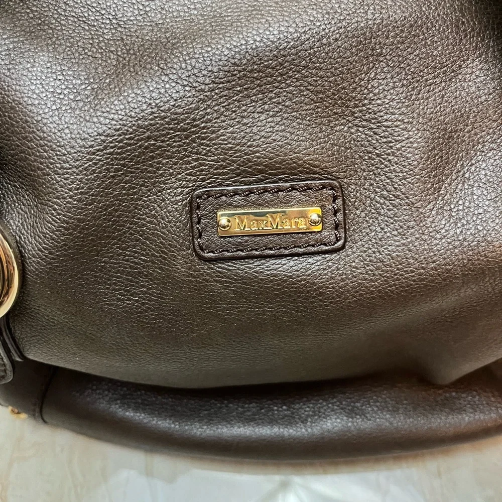 MaxMara Brown Leather Hobo Bag w/ Zip Closure & Detachable Strap - Picture 5 of 17